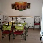 Le Beau Site Apartment *